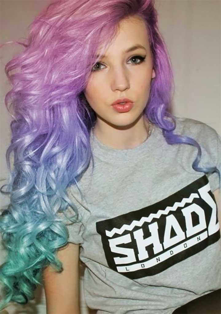 柔和的粉色,紫色和薄荷的头发